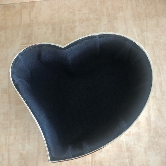 Lori Greiner heart shape mirrored jewelry box - Picture 3 of 4